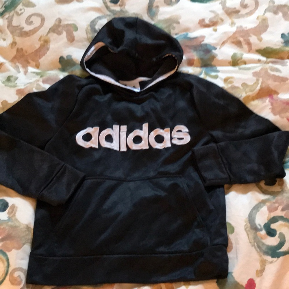 Boys adidas pull over youth medium